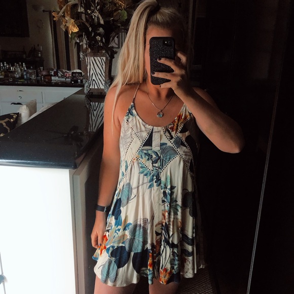 LF Dresses & Skirts - LF leaf print floral flowy dress